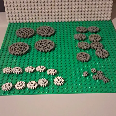 LEGO Technic Gears Bulk Lot Gray & Light Gray. Lot Of 28 Pieces