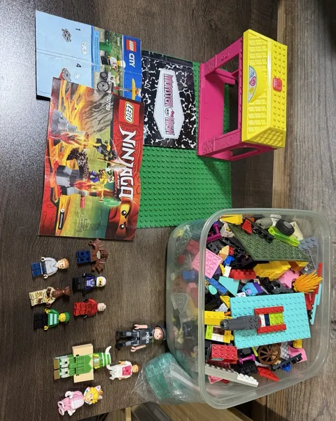 LEGO Bulk Lot 3.5+ Lbs Mixed Bricks Pieces Minifigures Manuals Parts