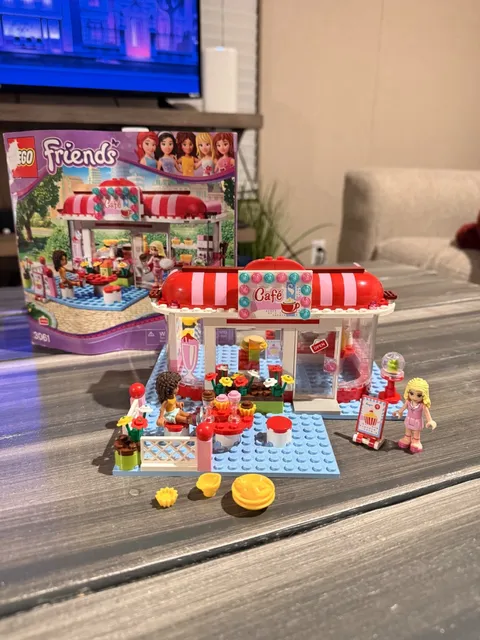 LEGO Friends 3061 City Park Cafe Complete w/ Instructions & Original Box Retired
