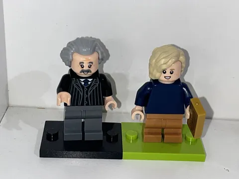 Lego Willy Wonka & the Chocolate Factory Grandpa Joe & Charlie Minifigs - 21360