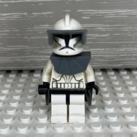 LEGO Star Wars Clone Trooper Minifigure Gray Kama+pouldron+helmet visor.