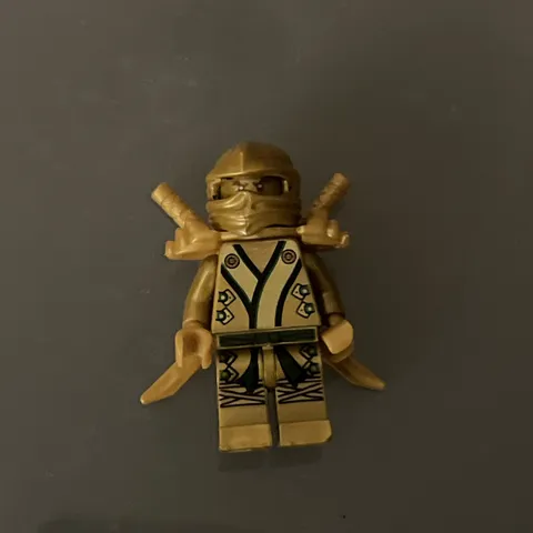 LEGO Gold Ninja Minifigure w/ Helmet & Back Swords Accessories