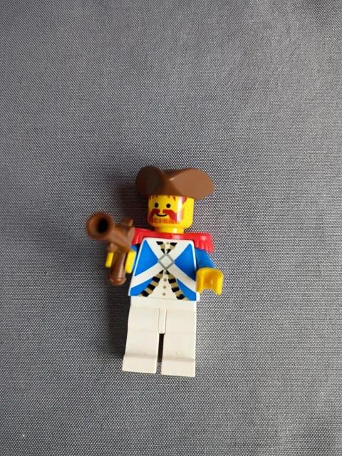LEGO Minifigure Imperial Soldier pi061 Pirates Vintage Bluecoat Figure