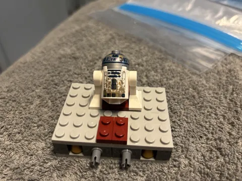 LEGO Star Wars Muddy Dagobah R2-D2 Astromech Droid Minifigure (75208) - M2