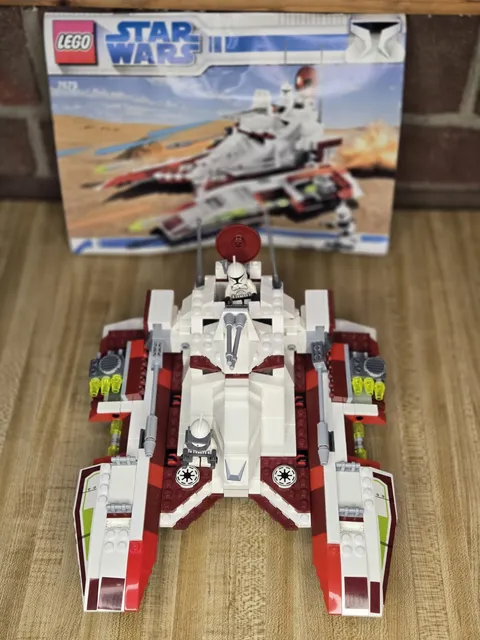 Lego Star Wars 7679 Republic Fighter Tank 99.9% Complete w/ Manual  &Mini Figure