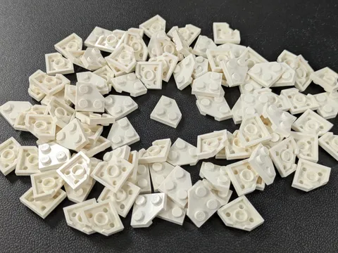LEGO x100 New White Wedge, Plate 2 x 2 Cut Corner # 26601 MOC Bulk Parts
