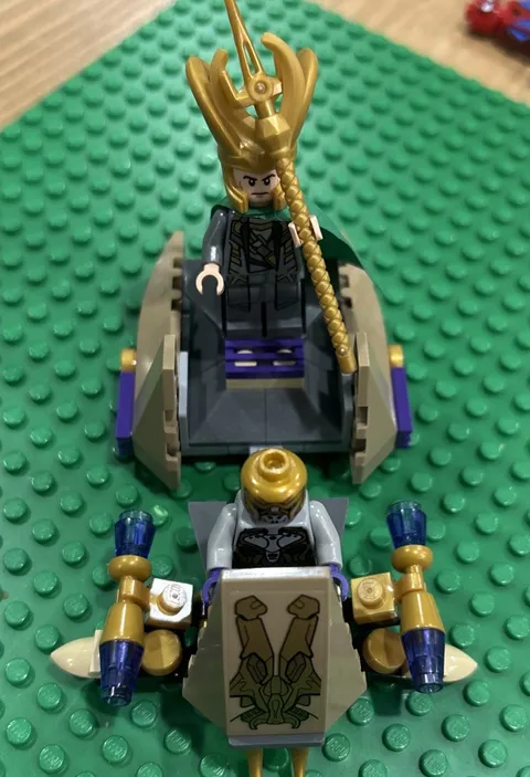 LEGO 6868 Marvel Super superheroes 2012 LOKI CHITAURI THOR CAPTAIN AMERICA ONLY