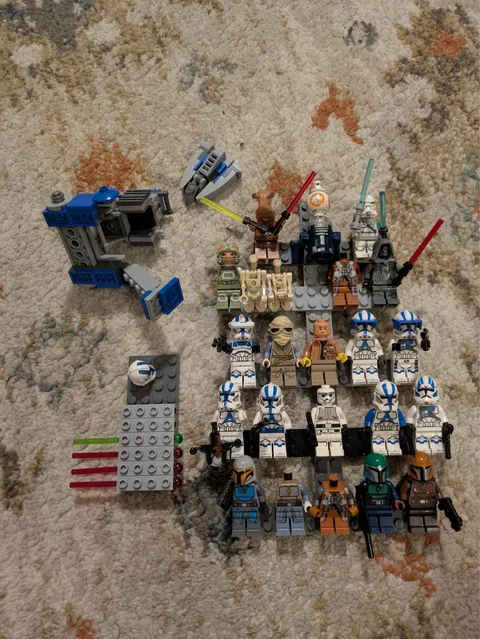lego star wars with lots of Minifigures and the top three are the best three