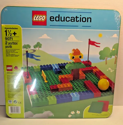 NEW! SEALED! 2009 LEGO EDUCATION 9071 DUPLO BASE PLATE 15" x 15" RED & GREEN SET