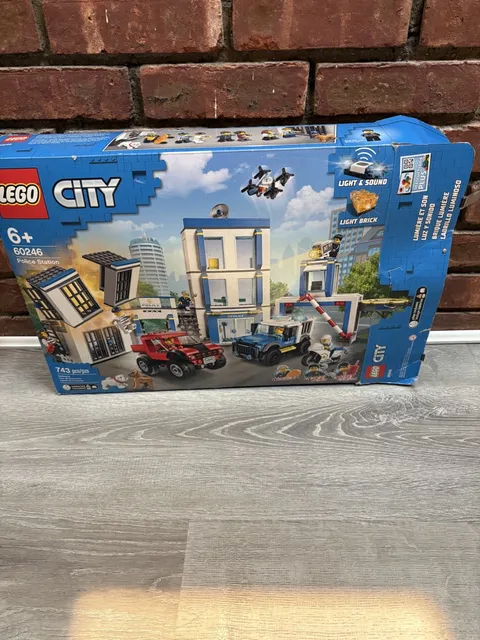 *BRAND NEW* Lego City 'POLICE STATION'  #60246 *RETIRED* Free Shipping