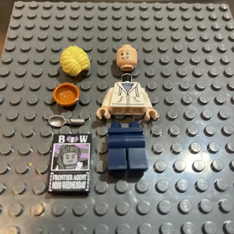 LEGO® One Piece Sanji Minifigure 75645 Miss Wednesday wanted poster