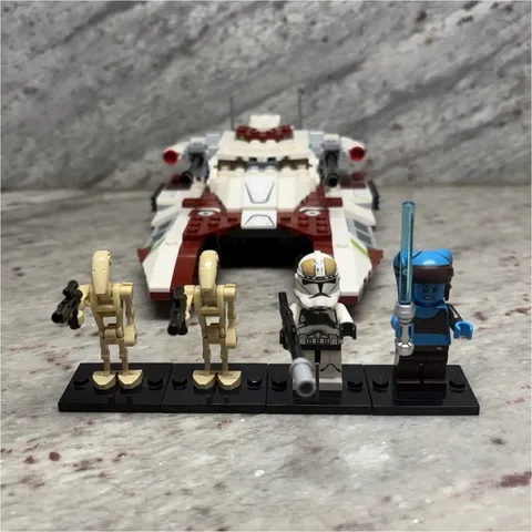 100% Complete LEGO Star Wars Republic Fighter Tank W/ All Minifigures Set 75182