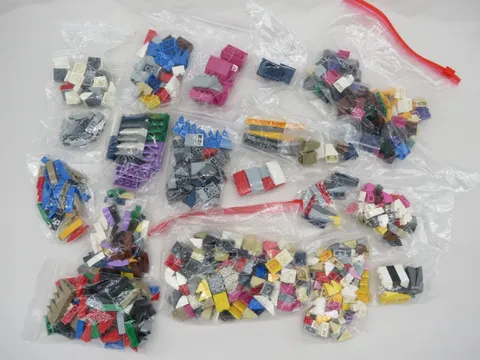LEGO Bulk Lot Parts Bricks Plates Slopes Special Pieces 1,9 LB