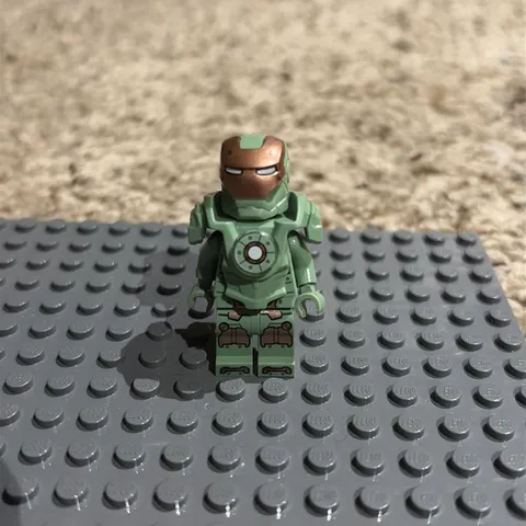 LEGO Super Heroes Marvel Scuba Iron Man (minor cracks under arms)