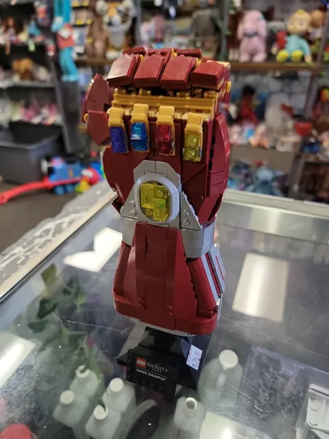 LEGO Super Heroes: Nano Gauntlet (76223) Retired 2024 675 Piec.