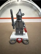 Lego Minifigures The LEGO Movie 2, Tin Man Retired, Extra Bow Tie and Heart
