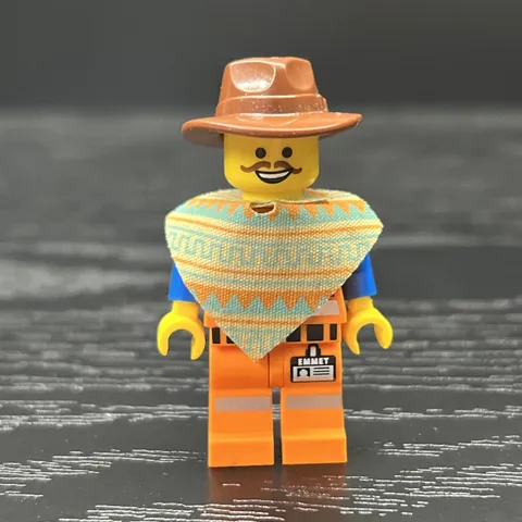 The LEGO Movie Minifigure Emmet Western Outfit tlm062 5002204 - Limited Edition
