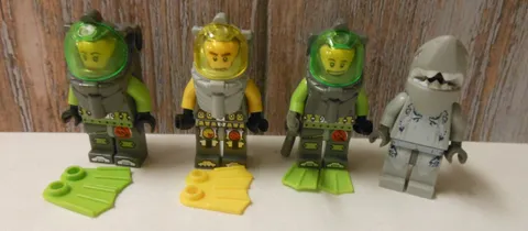 LOT OF 4: LEGO ATLANTIS DIVERS SAMANTHA, AXEL, BOBBY X 3 AND SHARK 2010