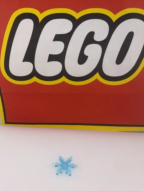 LEGO Trans Light Blue Ice Crystal Snowflake 4x4 Accessory Minifig Sv
