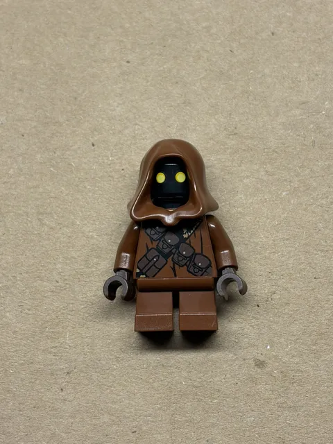 LEGO Star Wars Jawa Minifigure Brown Hood Yellow Eyes Plastic Figure
