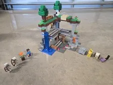 LEGO Minecraft: The First Adventure (21169)