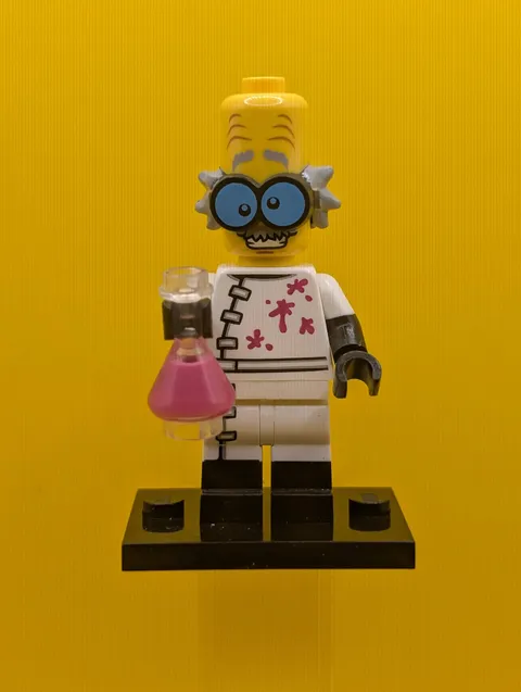 Monster Scientist col14-3 Series 14 (Complete Set with Stand and Accessories) Cm