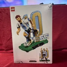LEGO Editions Lionel Messi – Soccer Legend - Building Set for Boys & Girls 43015