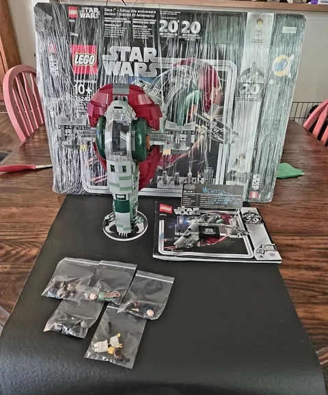 LEGO Star Wars 75243 Slave I 20th Anniversary 100% Complete + Custom Display