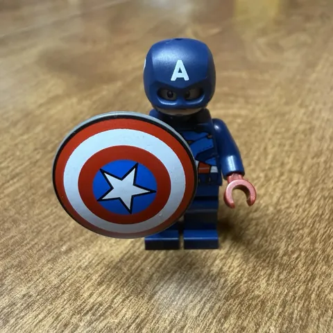LEGO Marvel Avengers Captain America Mini-Figure With Shield