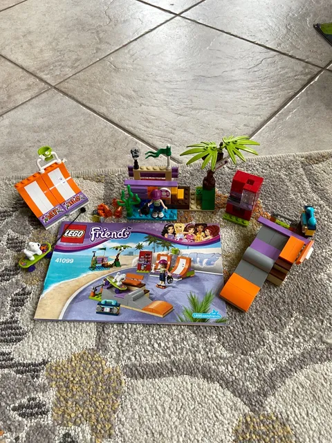 LEGO FRIENDS: Heartlake Skate Park (41099) **ORIGINAL BOX NOT INCLUDED**