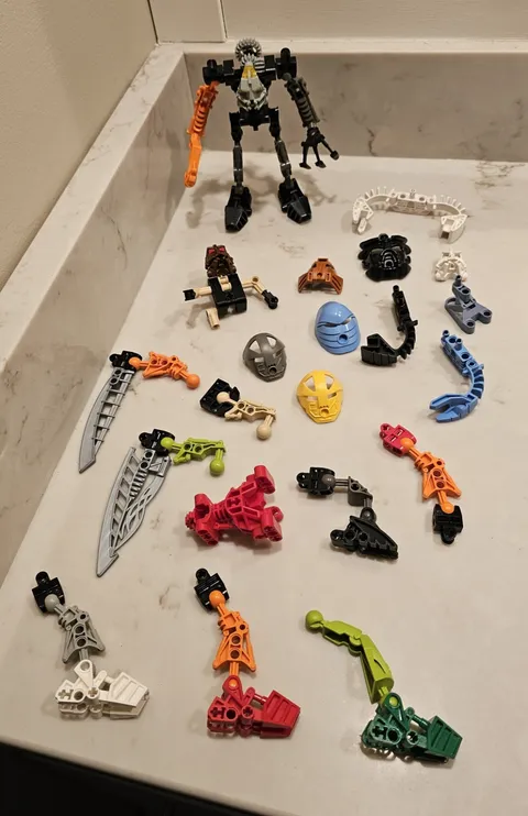 Mixed Lot of loose VINTAGE Lego Bionicle Pieces and Figure, Masks