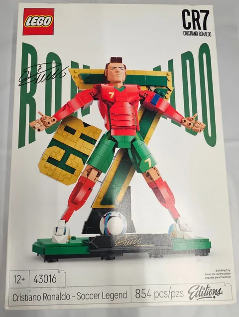 LEGO Editions Cristiano Ronaldo-Soccer Legend (43016) - 854 pieces Free Shipping