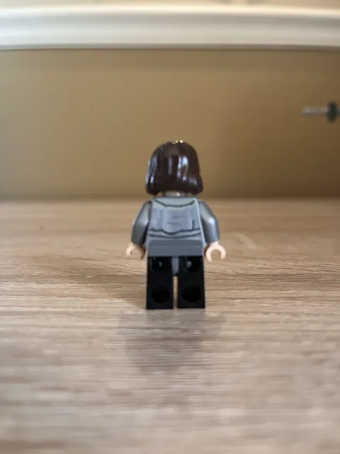 LEGO Star Wars Qi’ra figure with back torso Yoda’s print (misprint)
