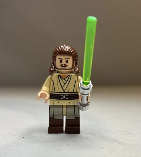 Lego Star Wars Qui Gon Jinn Minifigure New sw1404 Limited Light Saber Included.