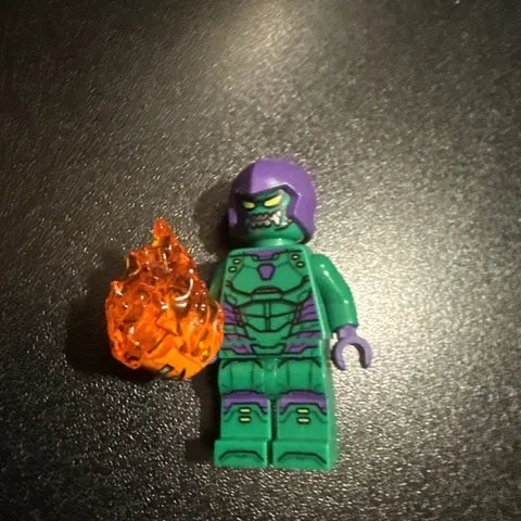 LEGO spiderman Green Goblin minifigure (from oscorp set) w/ Glider and pumpkin 