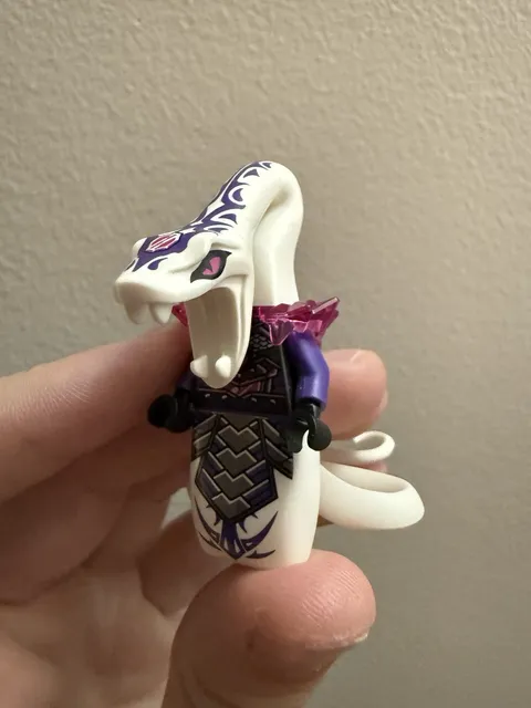 LEGO NINJAGO Crystalized Pythor Minifigure White Purple Armor Pink Collar Njo777