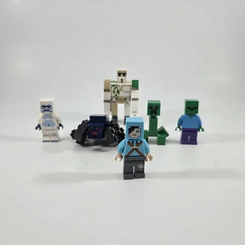 Lego  Minecraft Minifigure lot of 6 with 4 accessories