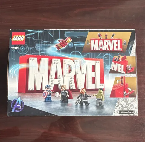 LEGO Marvel 76313 Marvel Logo & Minifigures 931 pcs New Sealed Never been Open