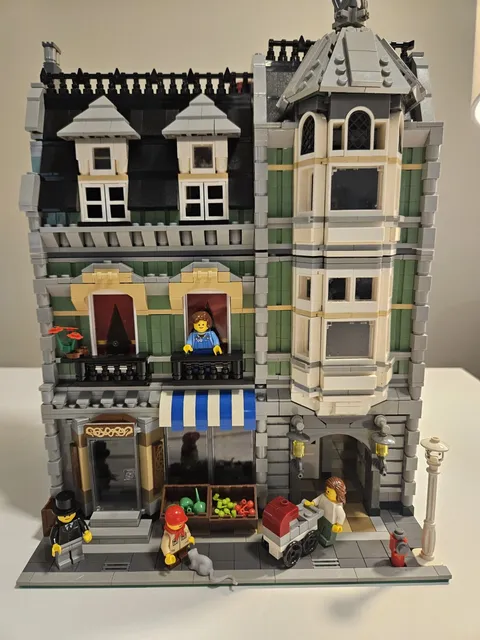Lego 10185 Creator Green Grocer Building With Instructions / No Box, Shipped Blt