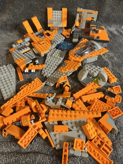 LEGO Marvel: Thanos: Ultimate Battle 76107 Incomplete W/ Partial Builds & Pieces