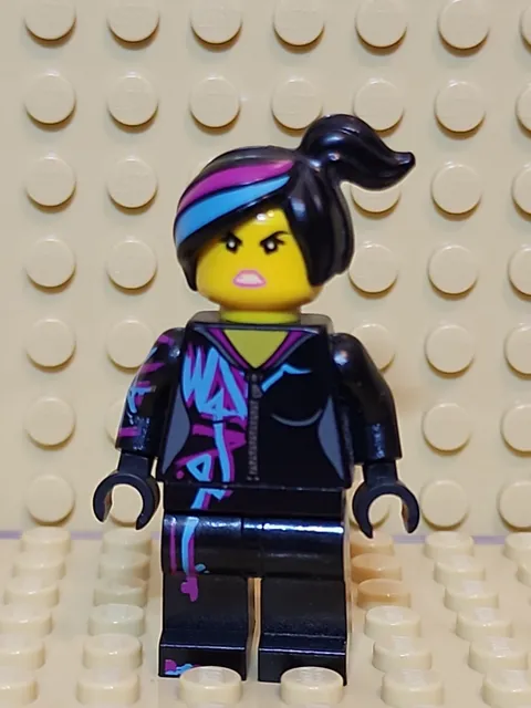 LEGO Minifigure Lucy Wyldstyle tlm103 LEGO Movie 2 Minifig magenta lined hoodie 