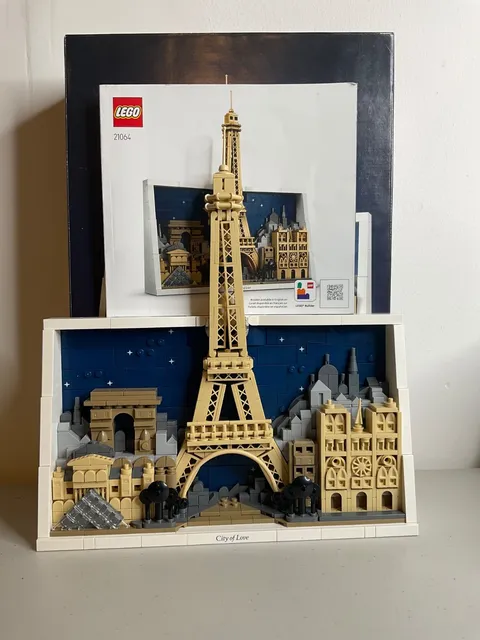 LEGO Architecture: Paris – City of Love (21064) | Pre-Built