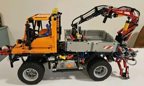 Lego Technic Mercedes Benz Unimog 8110 LEGO Display Set Rehab or Parts