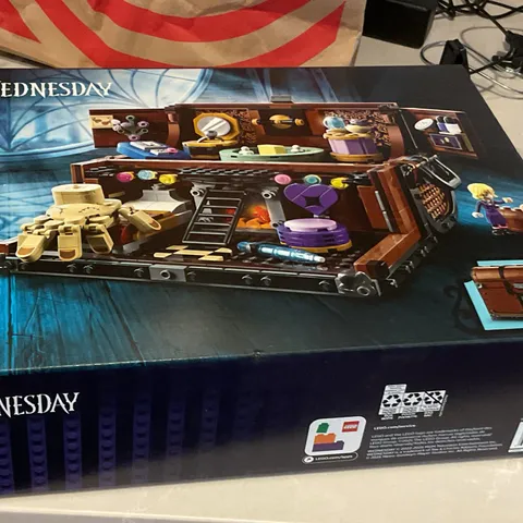 LEGO Wednesday Wednesday's Dorm Room 76785 Set 750 pcs Brick Separator