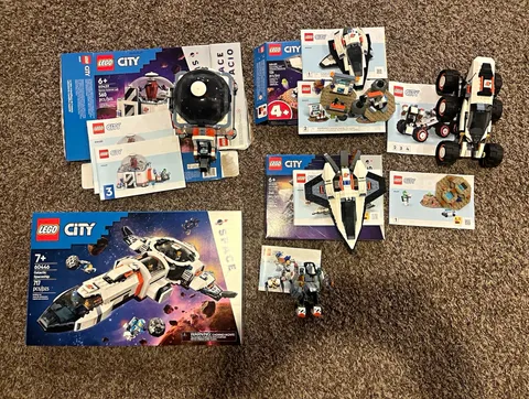 LEGO City Space Lot, no minis/accessories/aliens. 60446  new in box