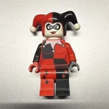 LEGO Harley Quinn Minifigure DC Comics Super Heroes Red Black with Jester Hat