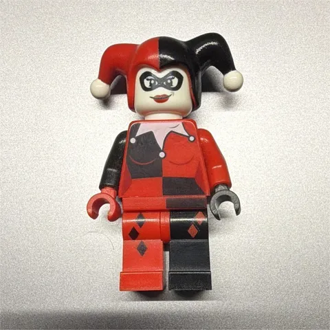 LEGO Harley Quinn Minifigure DC Comics Super Heroes Red Black with Jester Hat