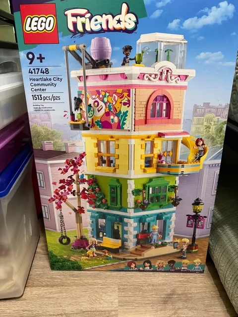**BRANDE NEW, SEALED BOX** LEGO FRIENDS: Heartlake City Community Center (41748)