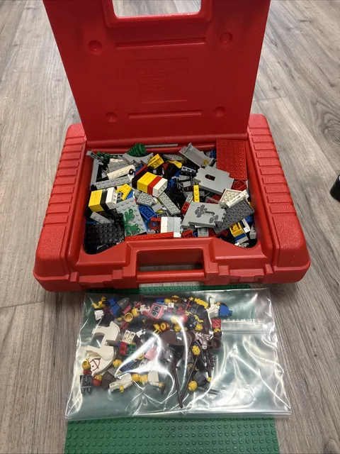 LARGE LEGO VINTAGE SYSTEM COLLECTION IN CASE ESTATE FIND