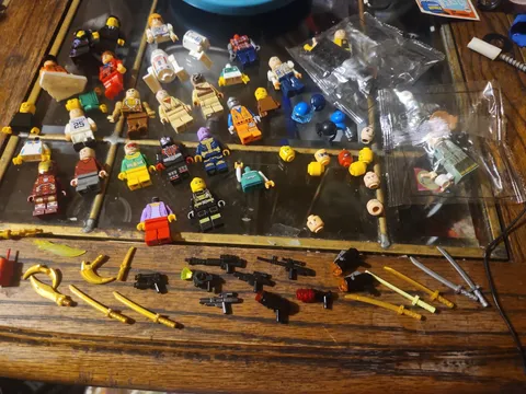 LEGO MINI FIGS & ACCESSORIES LOT